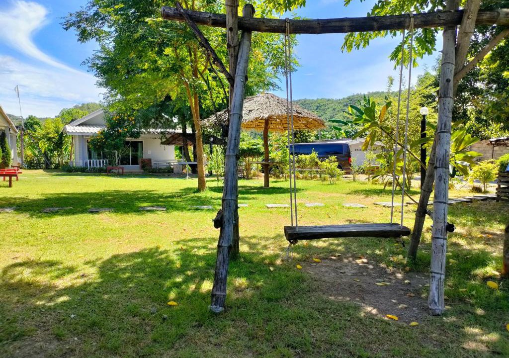 Suan Phueng Hotel | บ้านไม้หอมบูติค สวนผึ้ง
