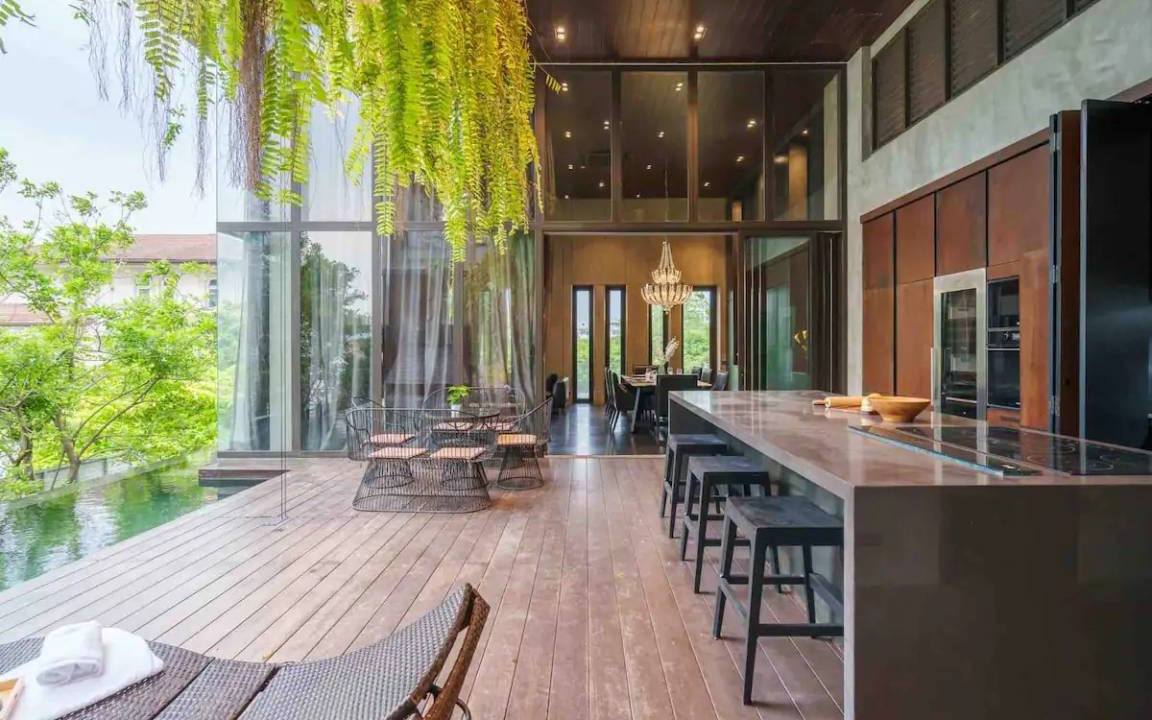Ekkamai Villa | 215 m² Villa ∙ 5 bedrooms ∙ 20 guests