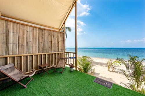 Bang Po House | 2P Glamping #1 - Beachfront Tent