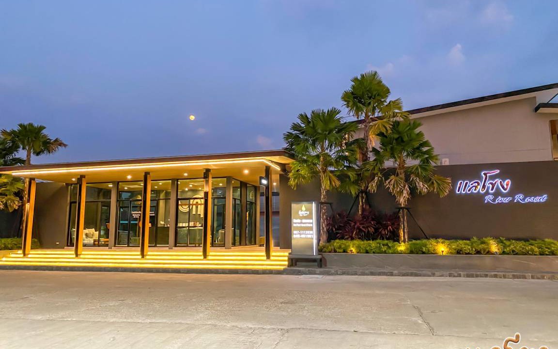 Khemarat Hotel | 32 m² Hotel ∙ 4 guests