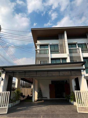 Wang Thonglang House | 350 m² House ∙ 4 bedrooms ∙ 20 guests