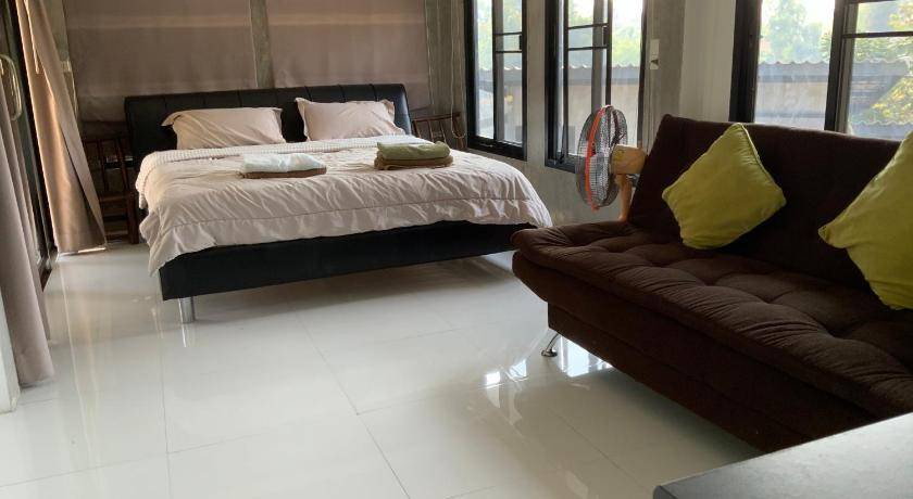 Kosum Phisai Bed & Breakfast | 45 m² Bed and breakfast ∙ 4 guests