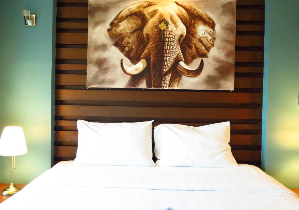 Patong House | 639 2 Bedroom Contemporary Teak Wood Patong Beach