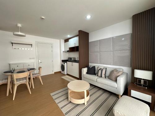 Khlong Toei Nuea Apartment | 6th Avenue Sukhumvit BKK Two Bedrooms BTS Asok Nana MRT Sukhumvit