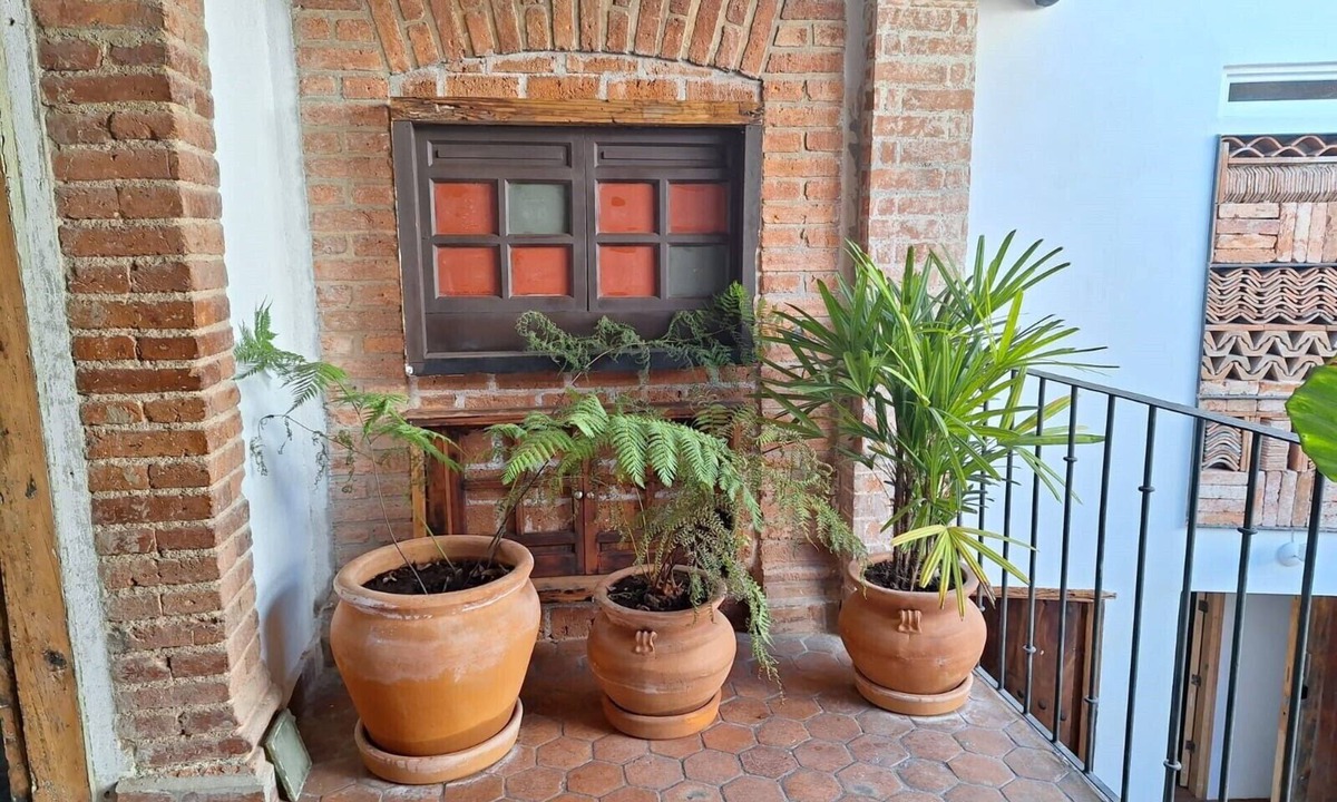 Santa Maria Ahuacatlan Apartment | A2 100-year-old house in downtown Valle de Bravo, beautifully remodeled.