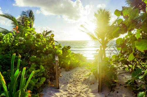 Zona Hotelera Villa | All Inclusive beachfront Villa in Tulum beach