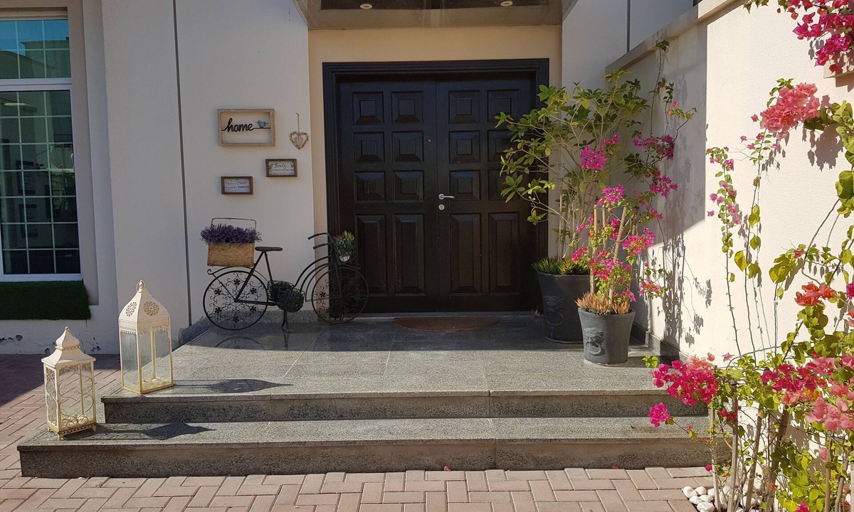 Jumeira 1 Villa | Amazing Villa over looking Burj khalifa in the centre of Dubai