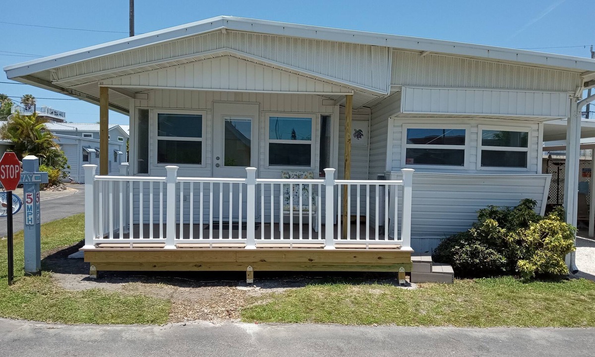 Bradenton Beach House | ANNA MARIA ISLAND live groundlevel just steps to the gulf! 6 month minimum