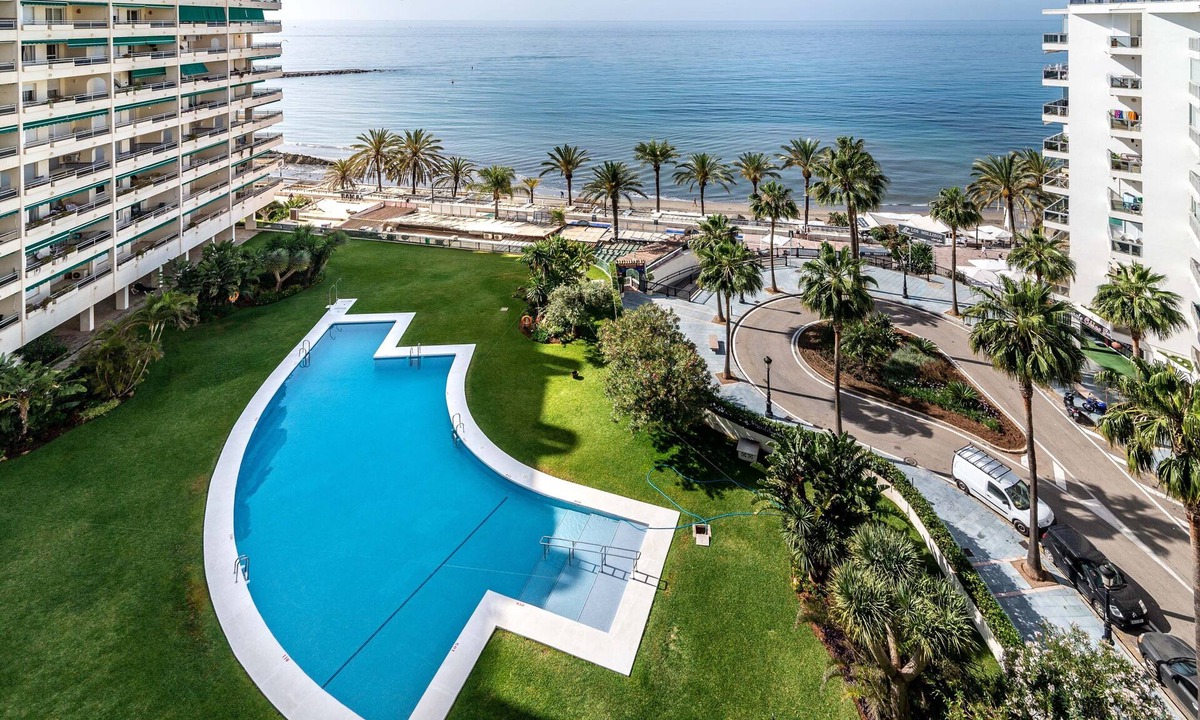 Marbella Seafront Promenade Apartment | Apartment 'Edificio Caesar Imperator' with Sea View, Pool, Wi-Fi & Garden