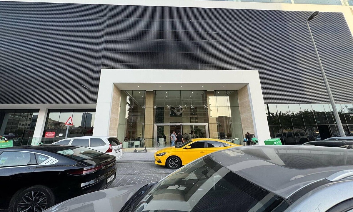 Jumeirah Village Circle House | Apartment in JVC with Pool & Terrace