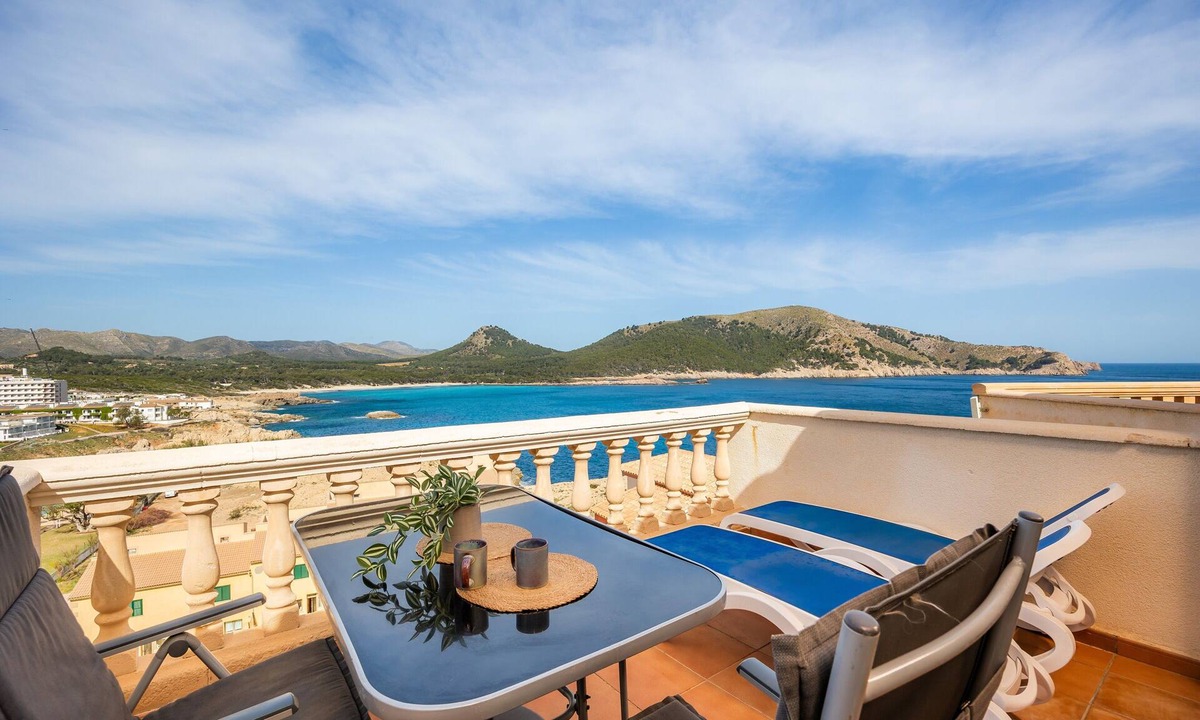 Cala Lliteres Apartment | Apartment 'Perleta' with Sea View, Wi-Fi and Air Conditioning