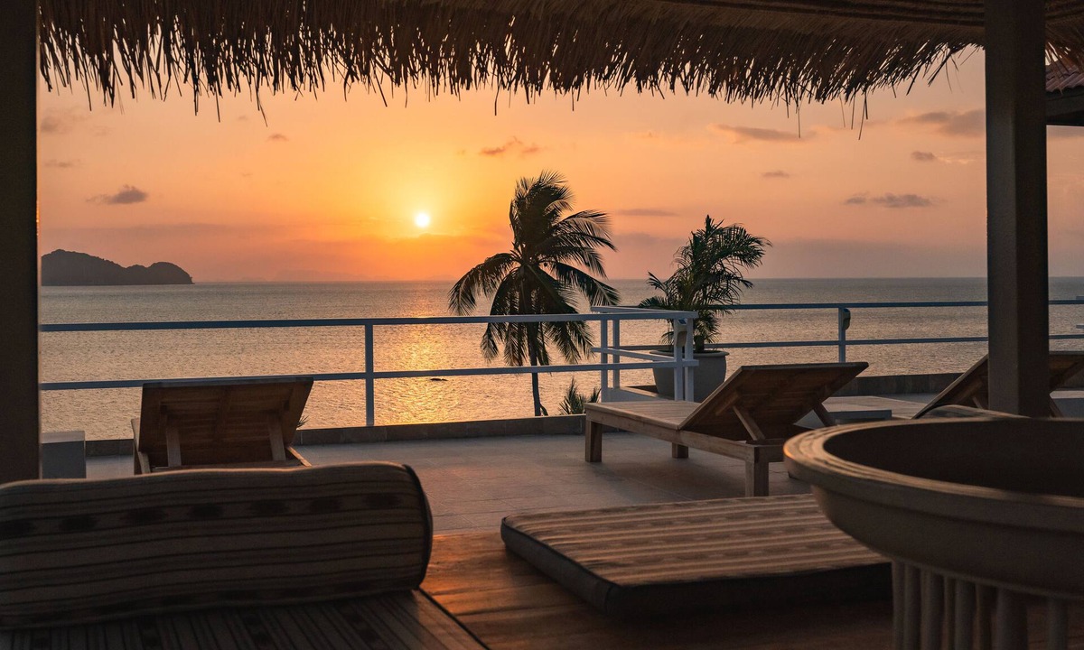 Haad Pleayleam Hotel | Baan Jai Dee Beach Front Hotel