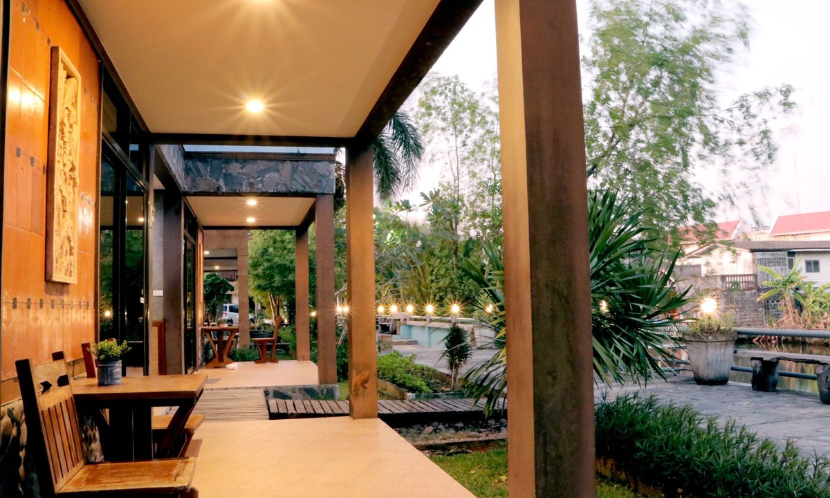 Bang Phra Hotel | Baanrimnam Resort Trat