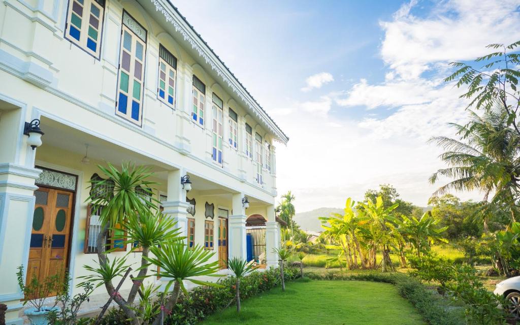 Chalong Hotel | Baba La Casa Hotel