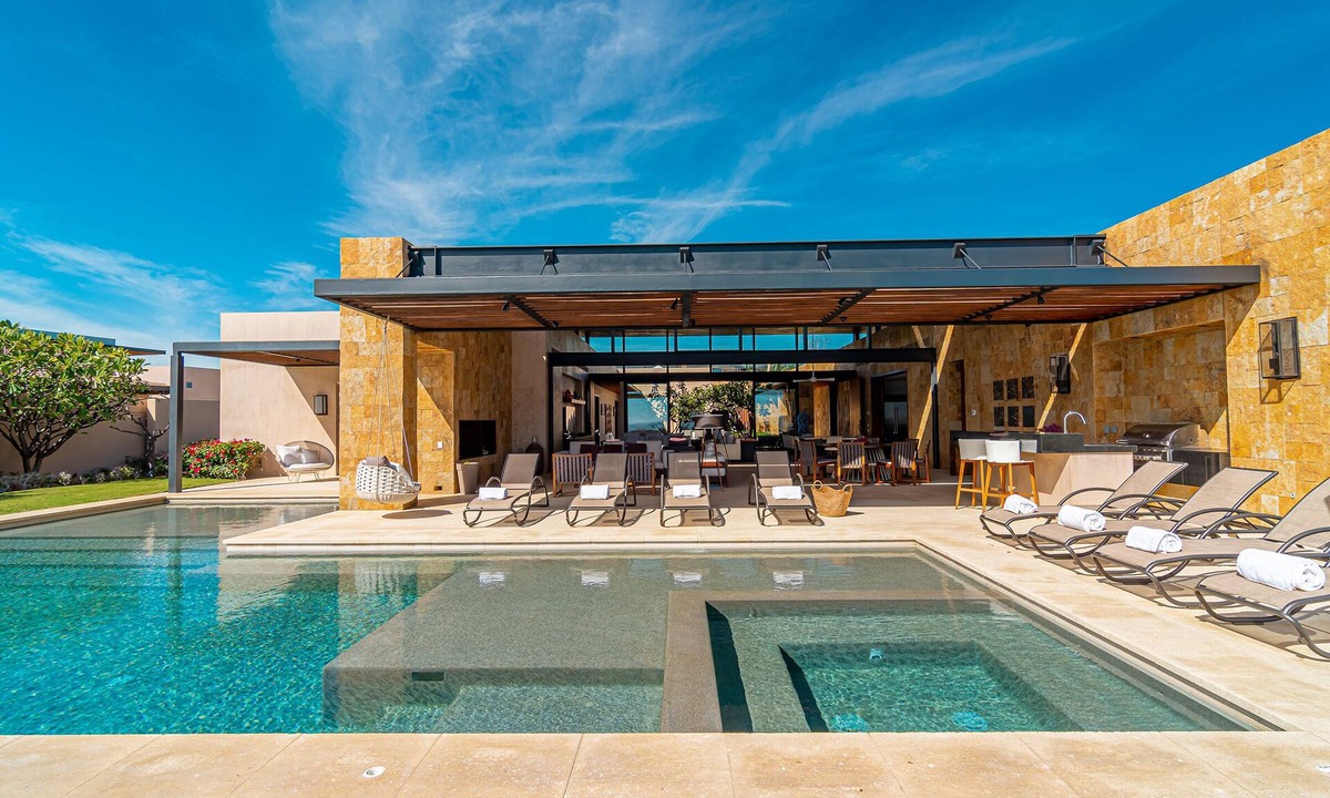 San Jose del Cabo Villa | Beachfront 6BR Luxury Villa in RC West Enclave!