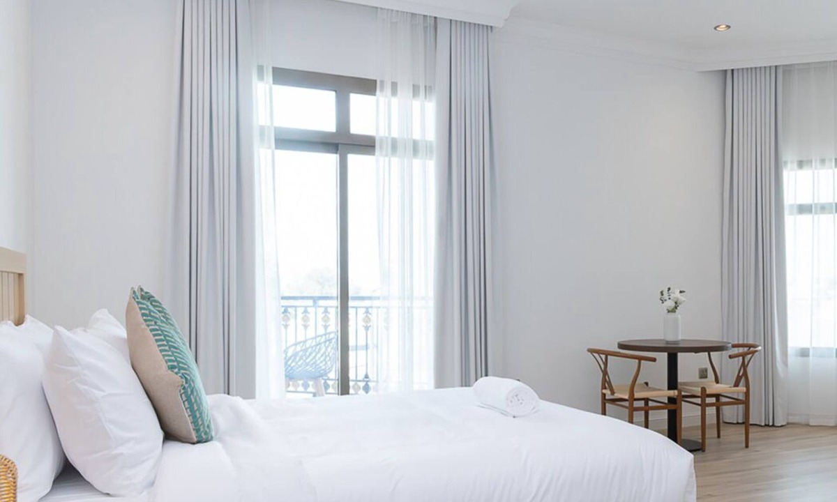 Jumeira 3 House | Beachfront Escape: Killer Point at Full Moon Villa
