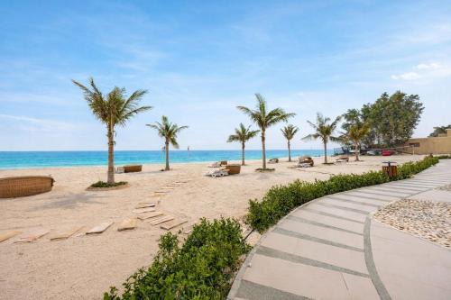 Beach & Coast Apartment | Beachfront Luxury Studio Direct Sea Access