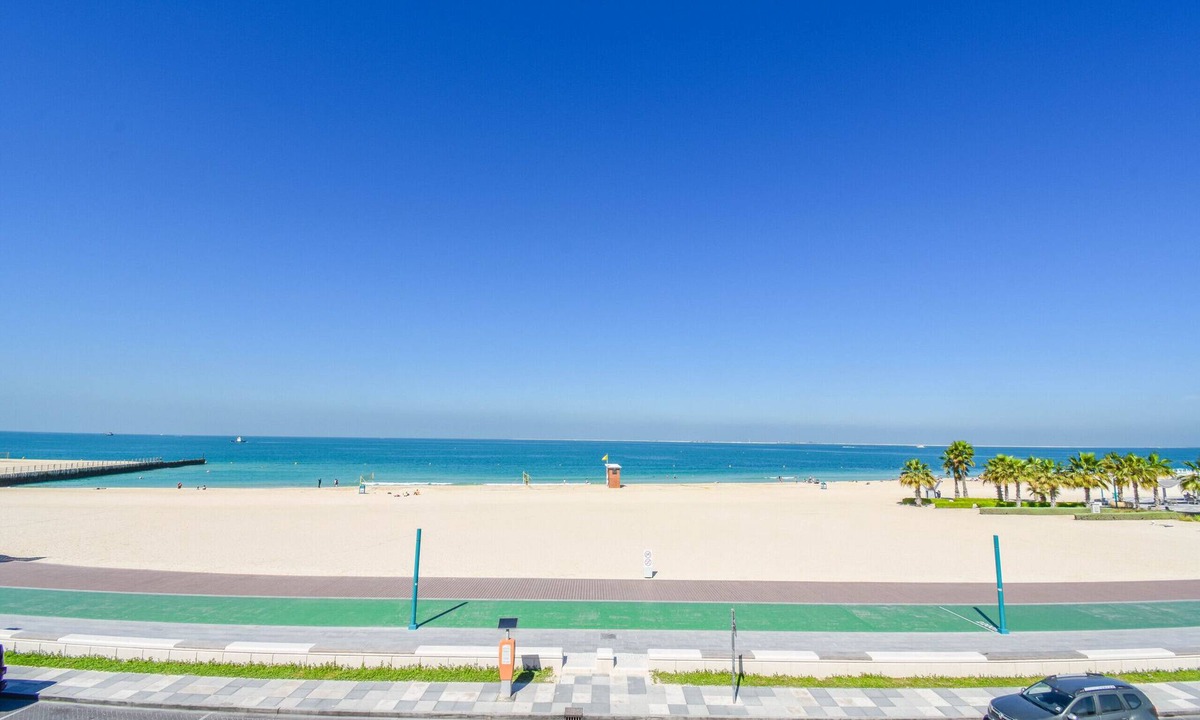 Jumeira 3 Villa | Beachfront Villa - 7 BR + Maids Room on Kite Beach