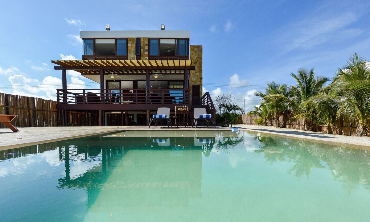 Merida House | Beautiful beachfront reatreat, Villa Kay Polok