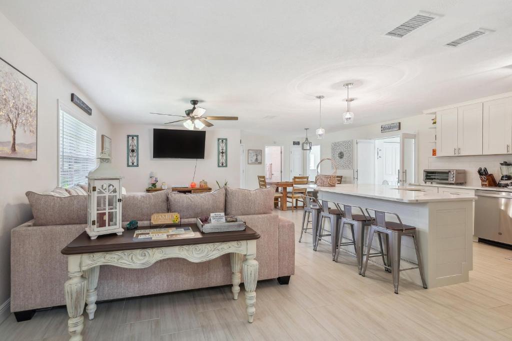 Lecanto House | Bikes, Yard & Fire Pit at Upscale Lecanto Home!