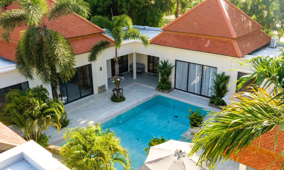 Bang Tao Villa | Breathtaking 4-Bedroom Villa near the beach! Perfect for your next vacation.