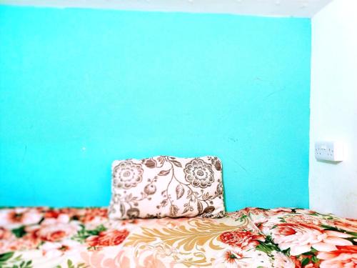 Old Dubai Hostel | Budget-Friendly Upper Bed Space in Shared Partition