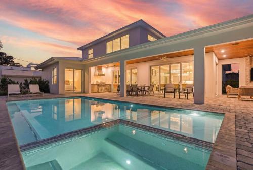 Central Naples House | Central Naples Luxury - Pool Spa and Prime Location