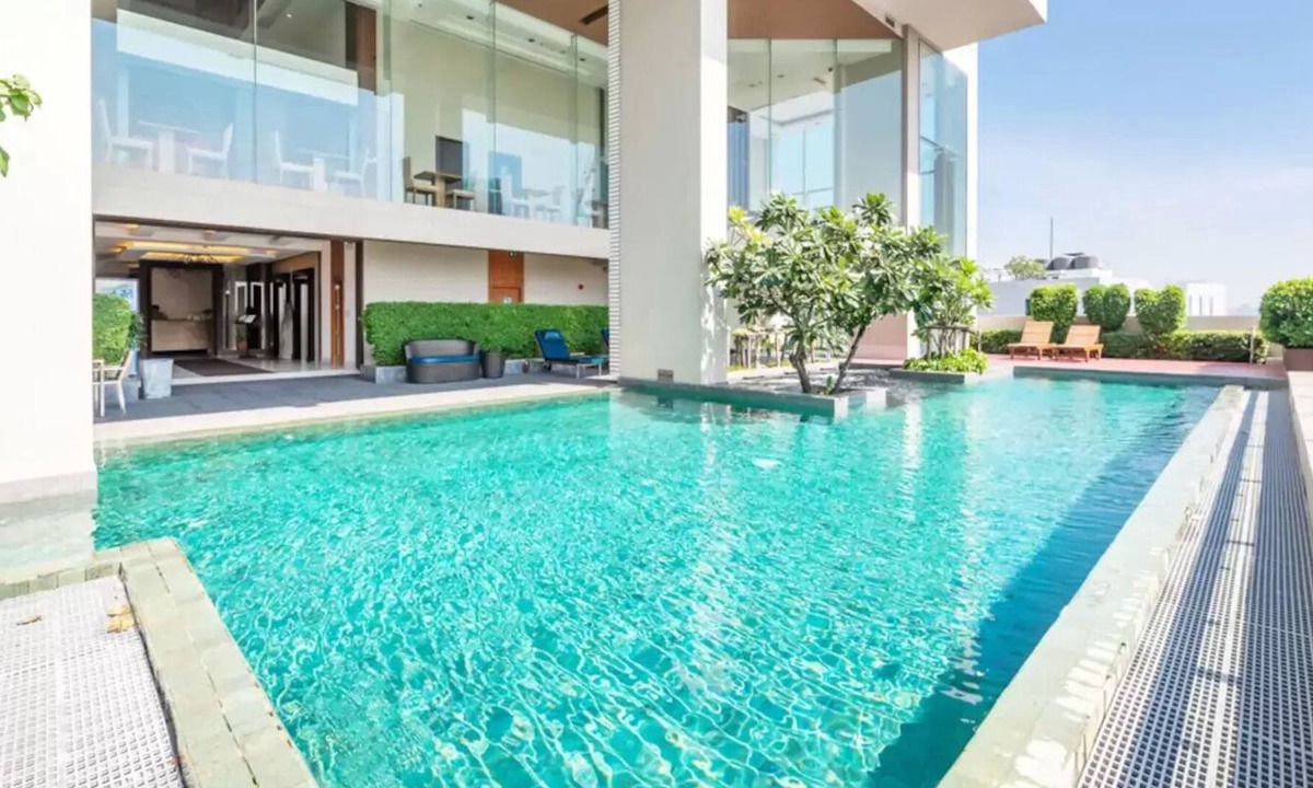 Sukhumvit Apartment | Charming Sky Bay Suite near BTS Phrakanong 简约迷人房近轻轨站 U7