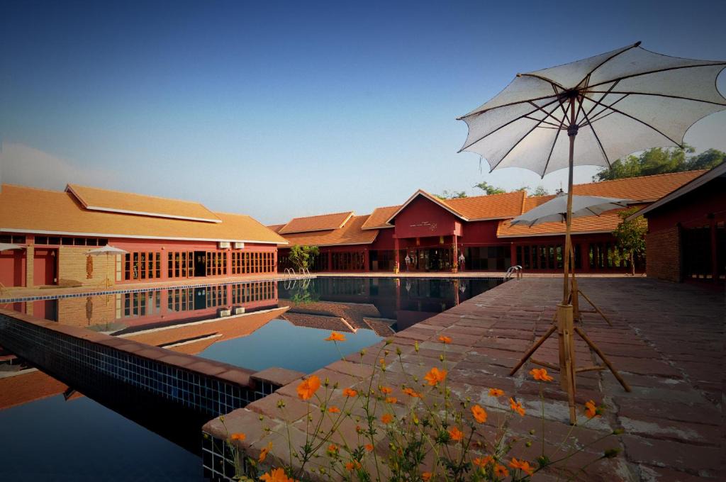 Nong Kwai Hotel | Chiangmai Royal Creek Hotel