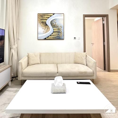 Nad Al Sheba Apartment | Chic 1BR Apartment with Pool View in Medyan