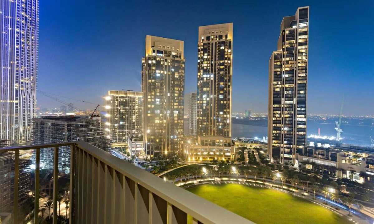 Jadaf Apartment | Chic 2BR Stay at Creek Horizon with Pool, Gym and Prime Dubai Location