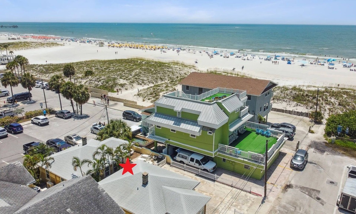 Clearwater Beach House | Clearwater Beach Cottage 15H Steps to Beach | Beach Gear Included!
