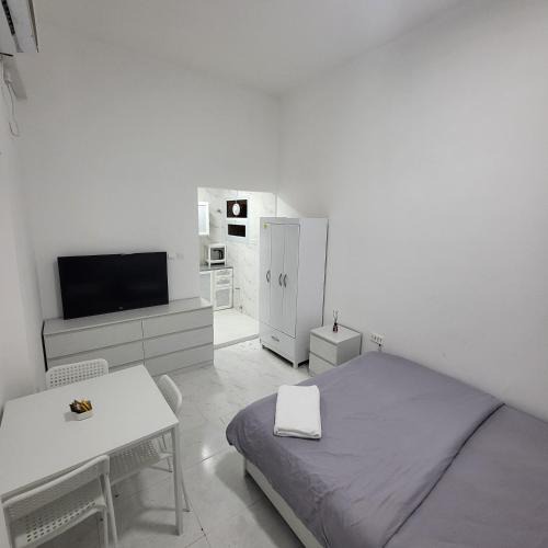 Abu Dhabi Hotel | Cliftin Studio Apartment