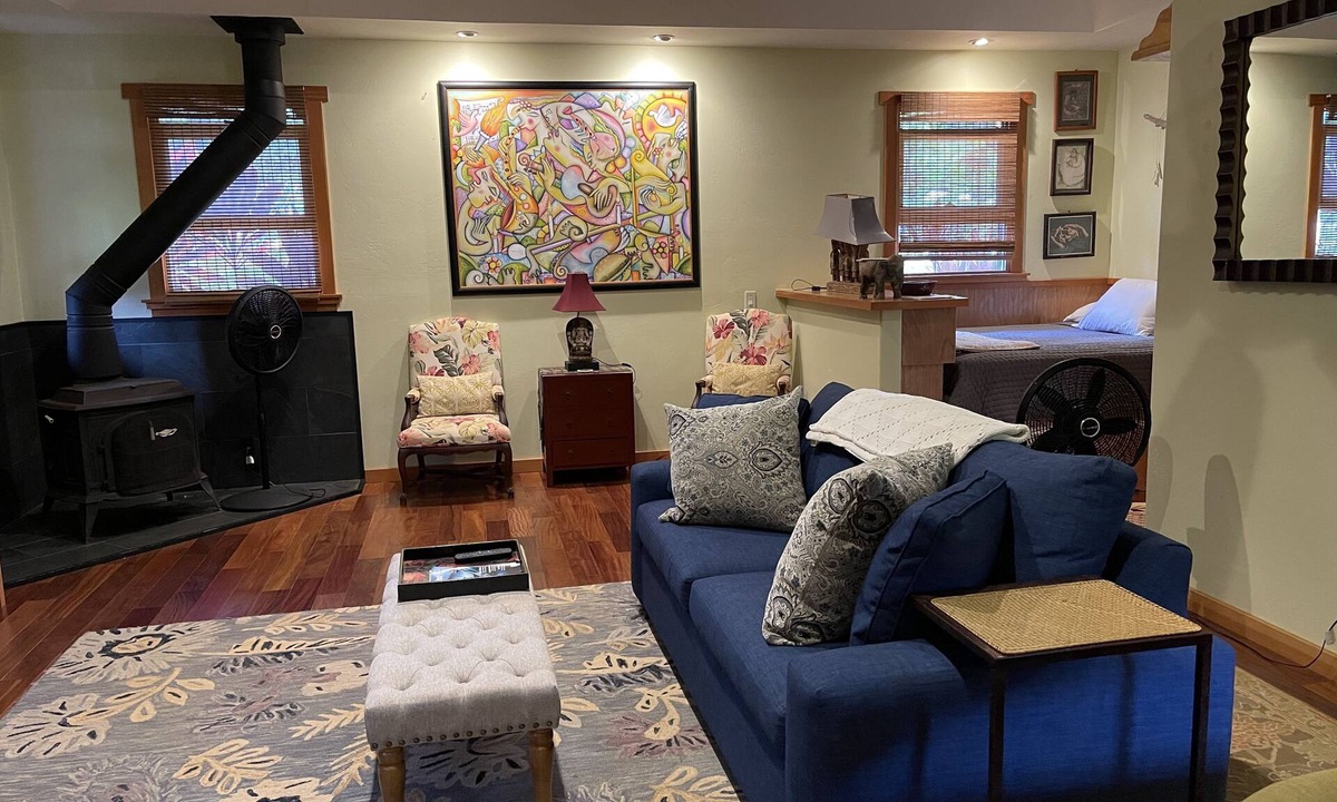 Kilauea Apartment | Comfortable, Classy Farmstay Studio, walk to secluded world-class Kahili Beach