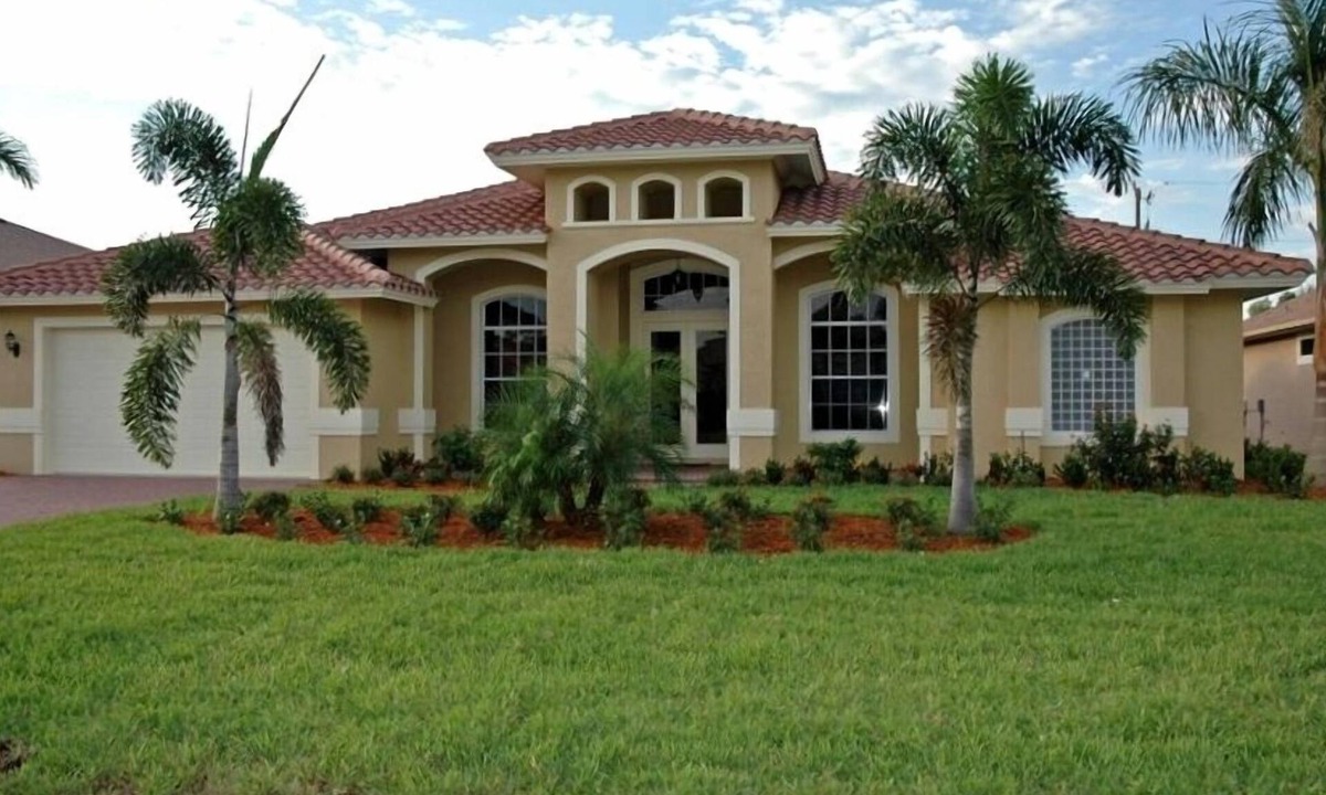 Willoughby Acres House | Conveniently Located, 4BR/3BA, Den, Pool, Close to Beach