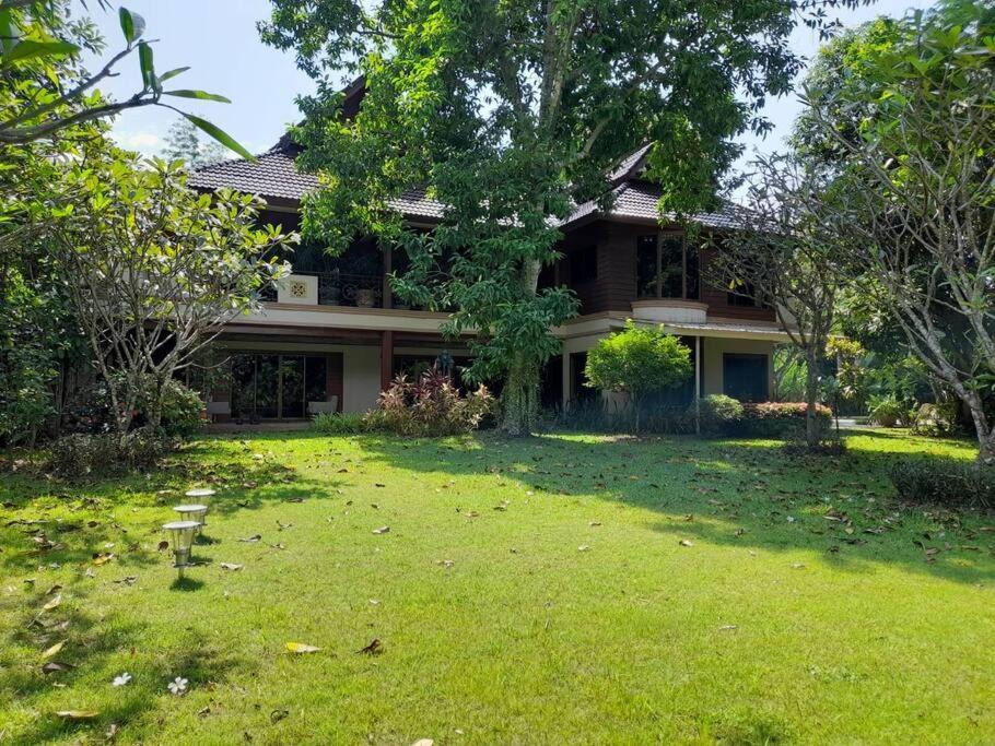 Chang Phueak Villa | Cozy 5bedrooms villa w/ pool in city of Chiangmai