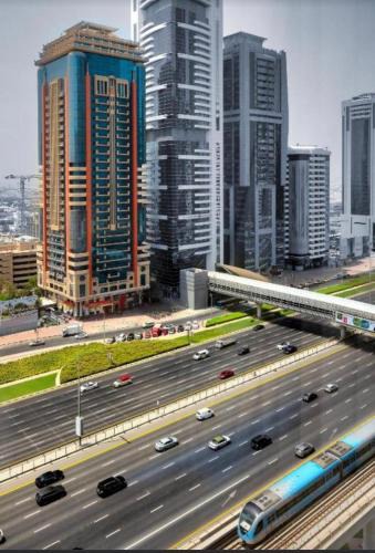 Trade Center Apartment | Cozy Dubai Marina Suite