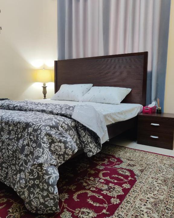 Dubai House | Cozy Private Room with En Suite Bathroom in Beautiful and Calm Locality