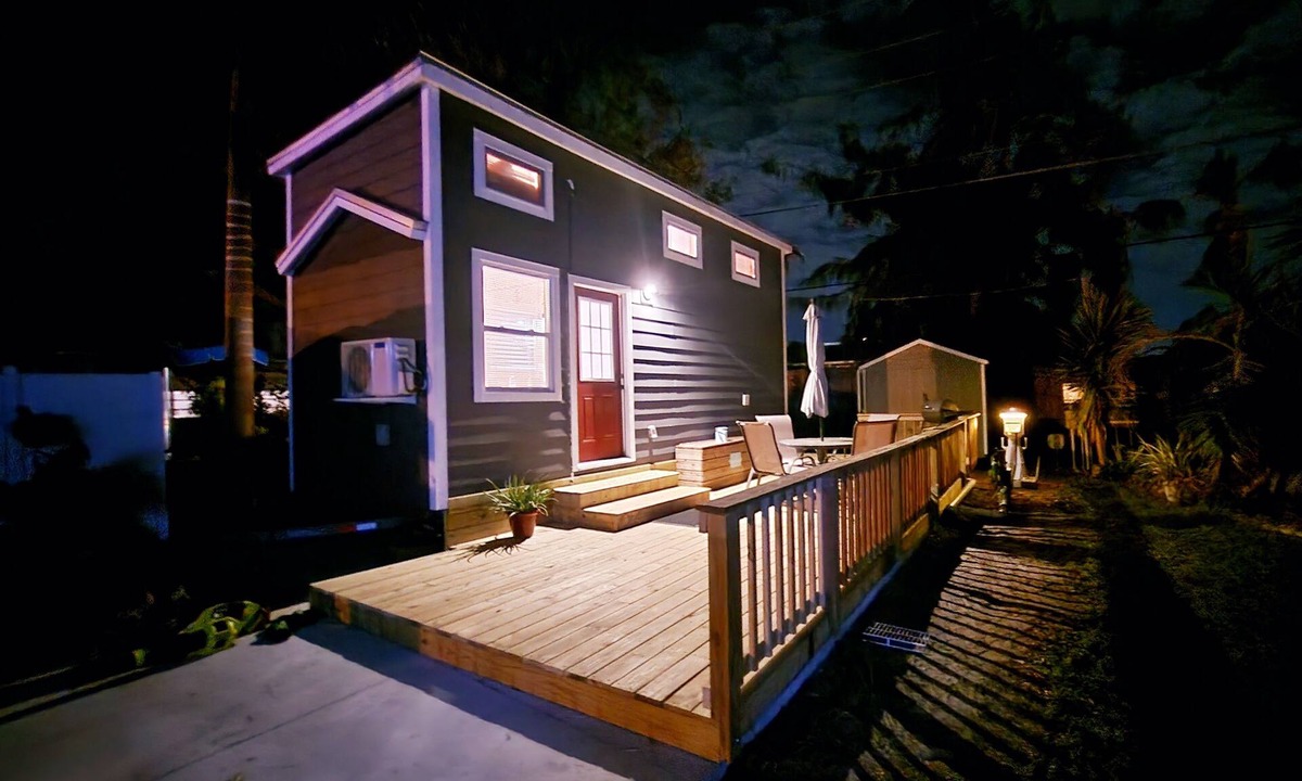Bayshore Gardens House | Cozy Tiny Home in Bradenton, FL. - Close to Beaches, Dining & Fun!