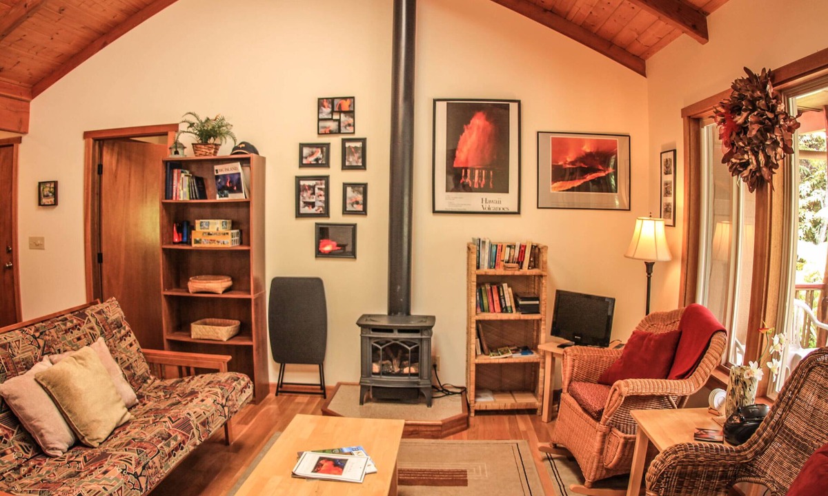 Ohia Estates Cottage | Cute, spacious rainforest cottage close to HVNP