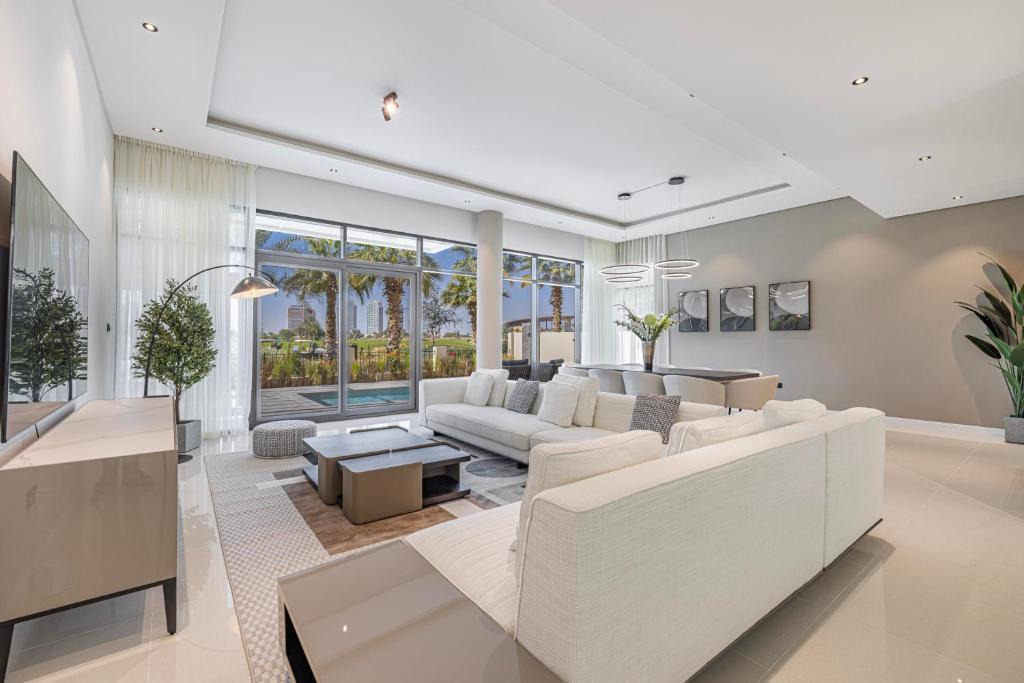 Dubai Villa | Daniels Golf Course 5BR Villa with Private Pool