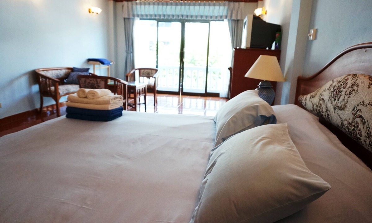 Cha-am House | Dee-Lek Guesthouse and Restaurant