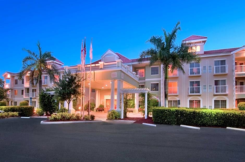 North Naples Hotel | DoubleTree Suites by Hilton Naples