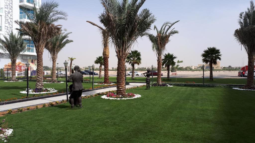 Dubai Apartment | DUBAI - Glitz 3 Residences - MAJESTIC Luxe Holiday Home - 2BR - Sleep 4 - FOR FAMILIES & COUPLES STAYS ONLY
