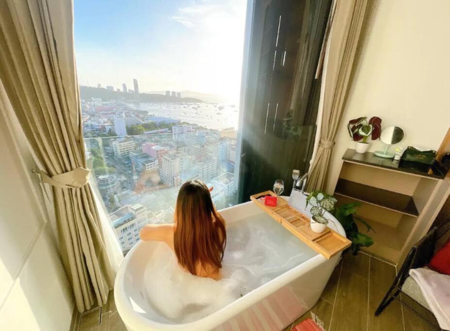 Pattaya Bay Apartment | Edge Central PATTAYA Sky Residence with Infinity Pool & Free Netflix