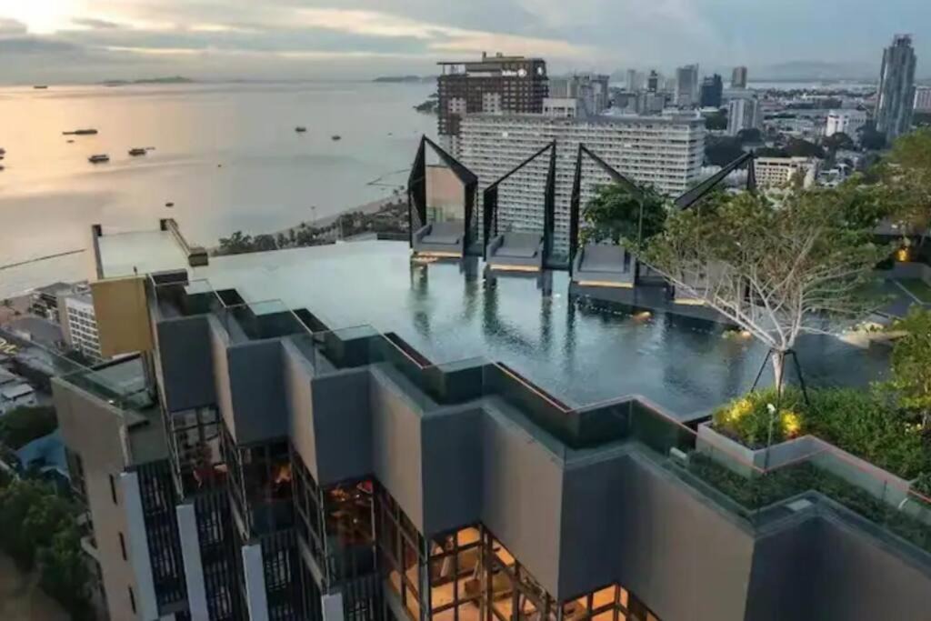 Pattaya Bay Apartment | EDGE Pattaya Seaview with infinity pool