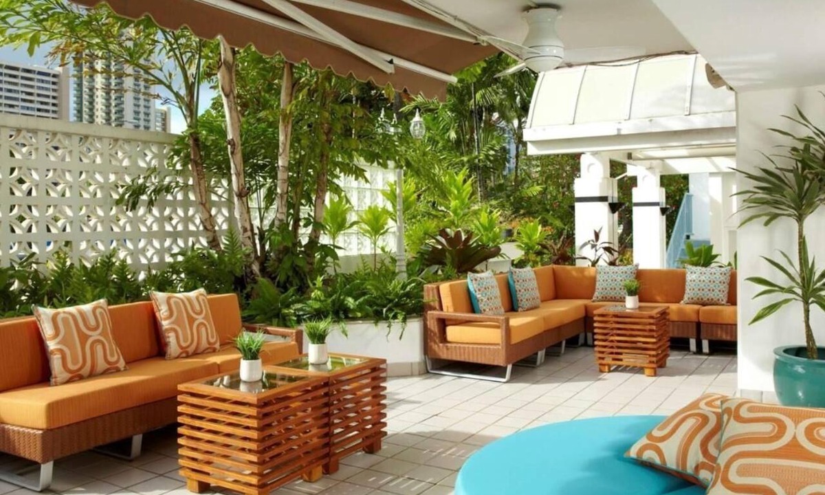 Waikiki Hotel | Elegant Suite w/Balcony | Free Breakfast | Onsite Pool | Near Waikiki Beach