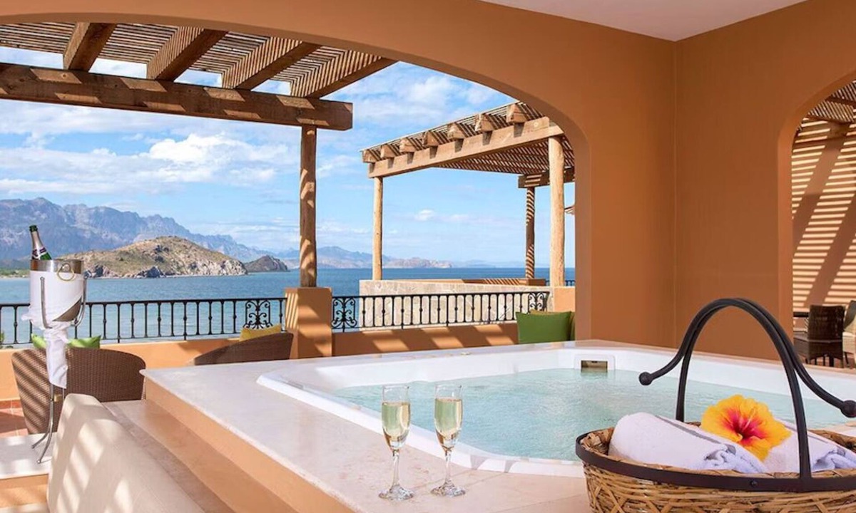 Loreto Villa | Elite Oceanfront Penthouse - 2 Bed 3 Bath: Danzante Bay: TPC Golf Course