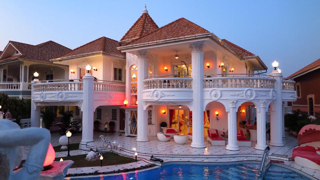 South Pattaya Villa | EMPIRE LAND Luxury Tropical Villa Pattaya Walking Street 4 Bedrooms