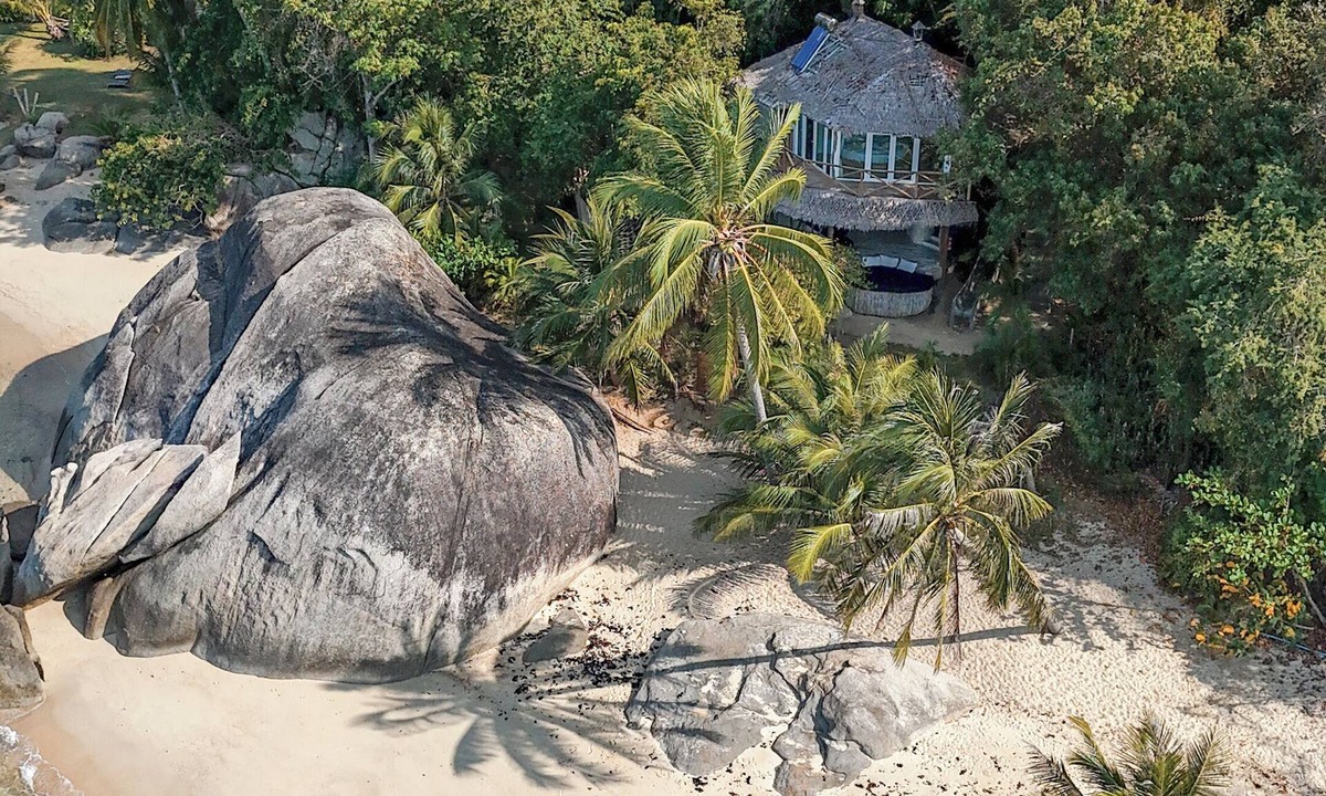Haad Rin Resort | Exceptional Beachfront Villa - Jacuzzi - Full Service & Private Restaurant & Bar